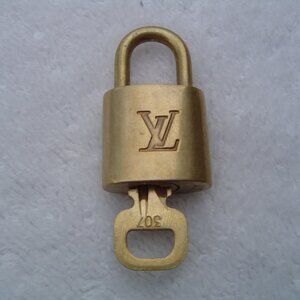 AUTHENTIC LOUIS VUITTON GOLD PADLOCK WITH KEY #307